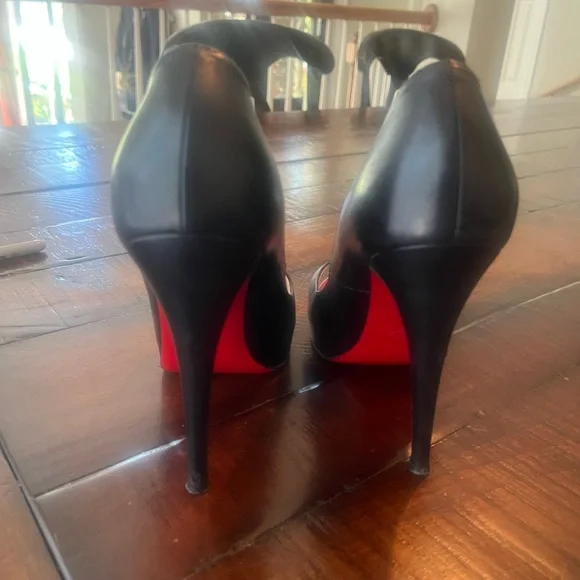 - Christian Louboutin red toes - Picture 5 of 8